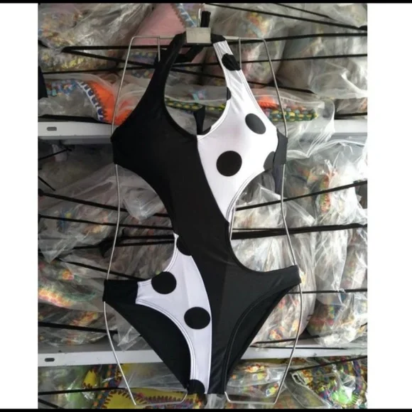 ❣️LAST 1❣️Chic & Sexy Black and White Polka Dot Monokini NWT - Picture 3 of 8
